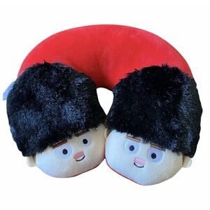 Historic Royal Palaces Buckingham Guards Kid’s Neck Pillow Travel OS
